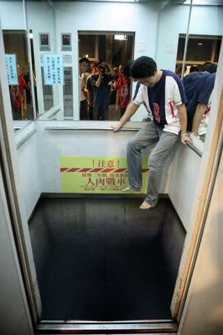 Elevator without floor